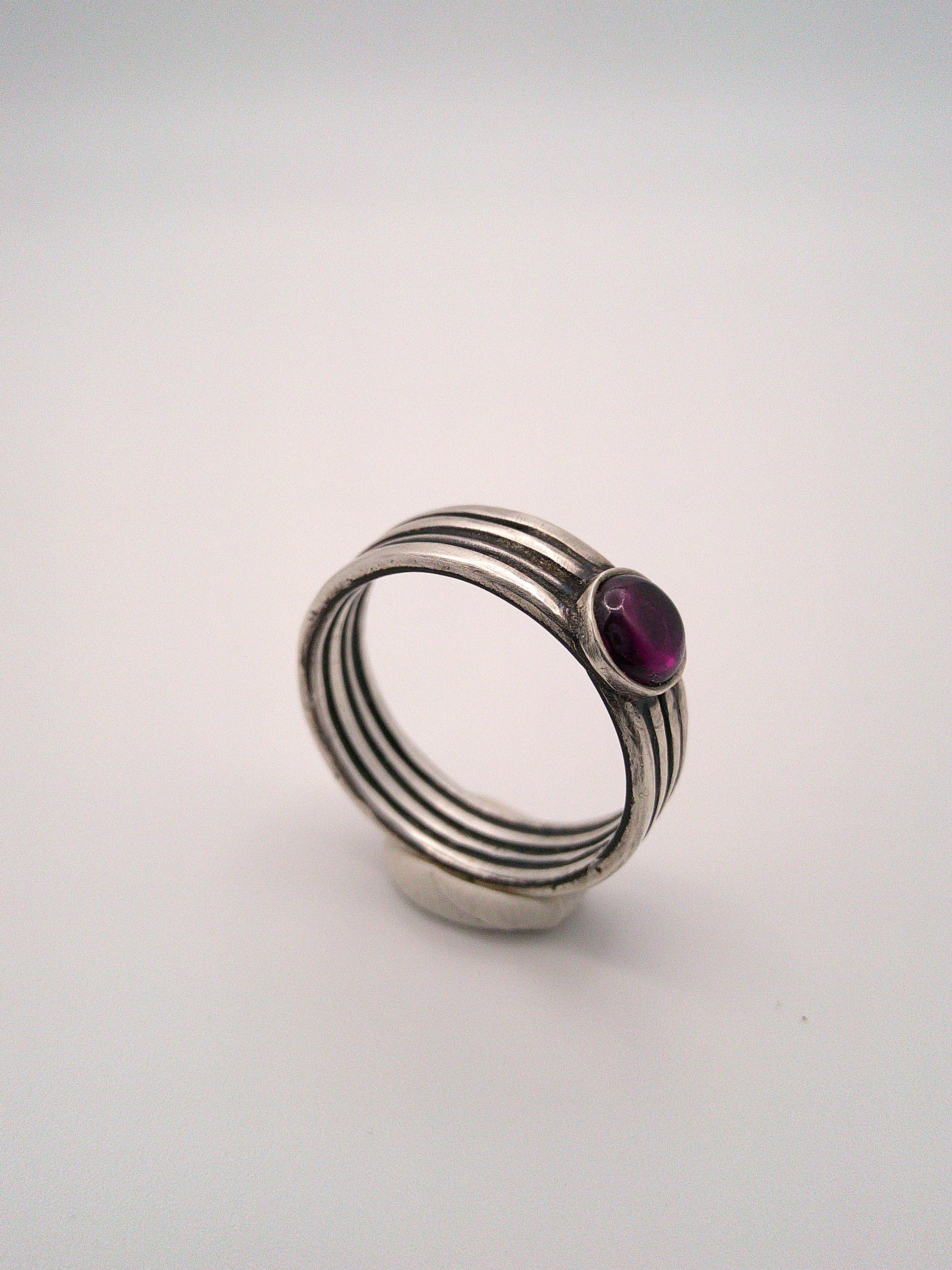 Stacker Band - 4 rings + Garnet stone