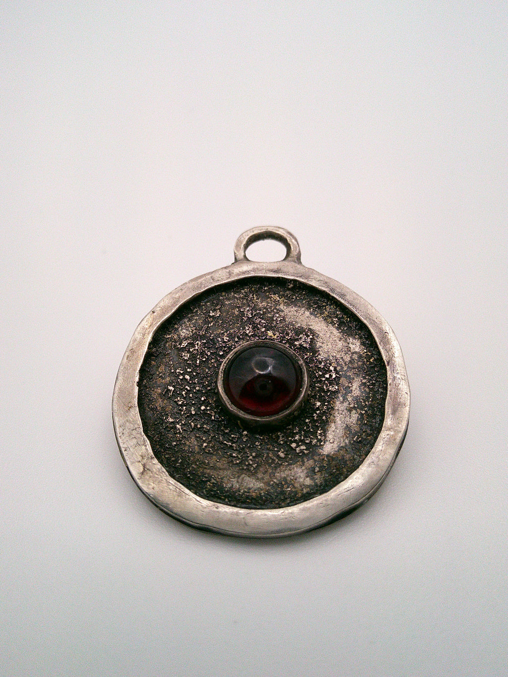 Medallion Pendent Tarnished powder Garnet