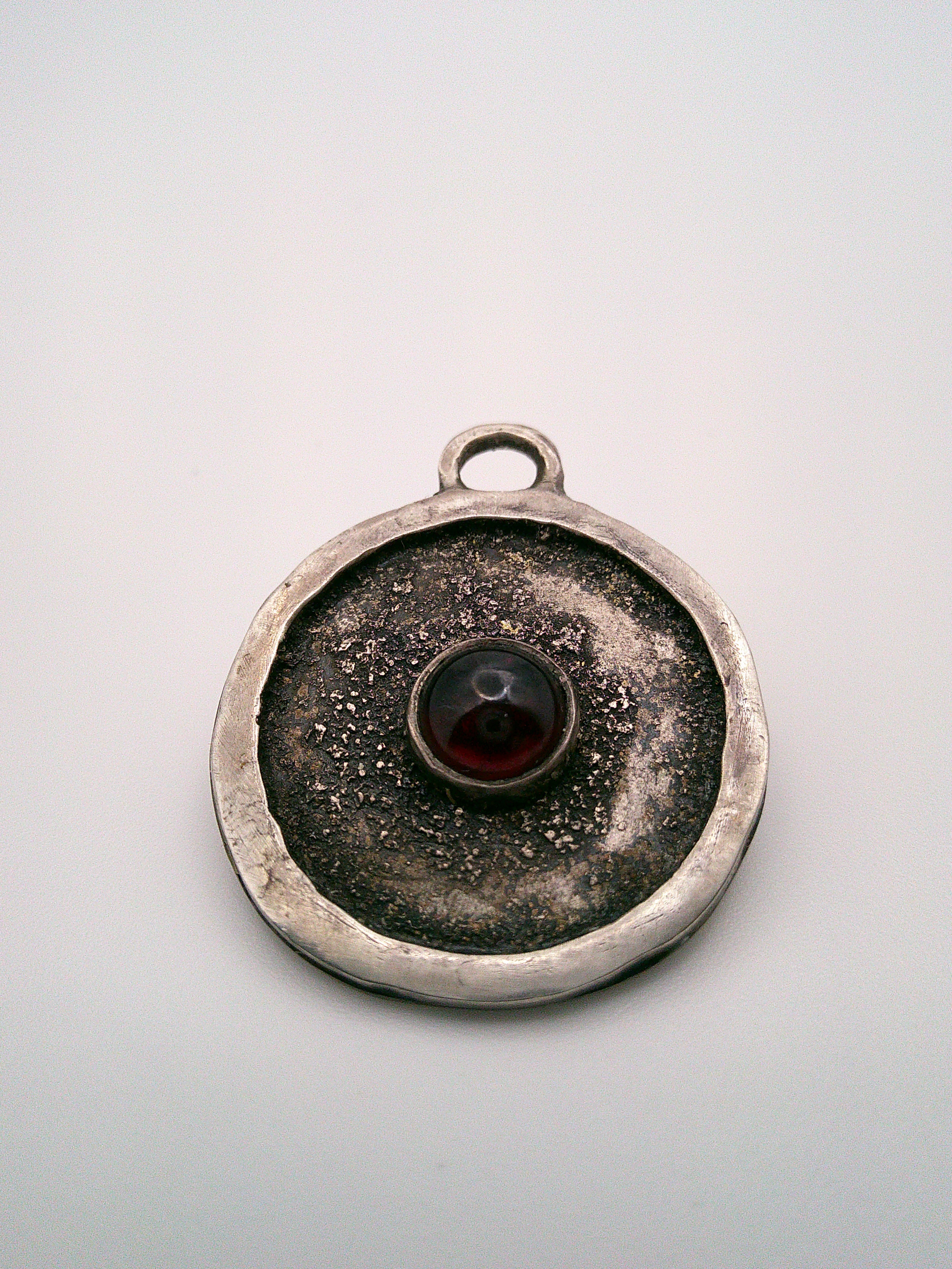 Medallion Pendent Tarnished powder Garnet