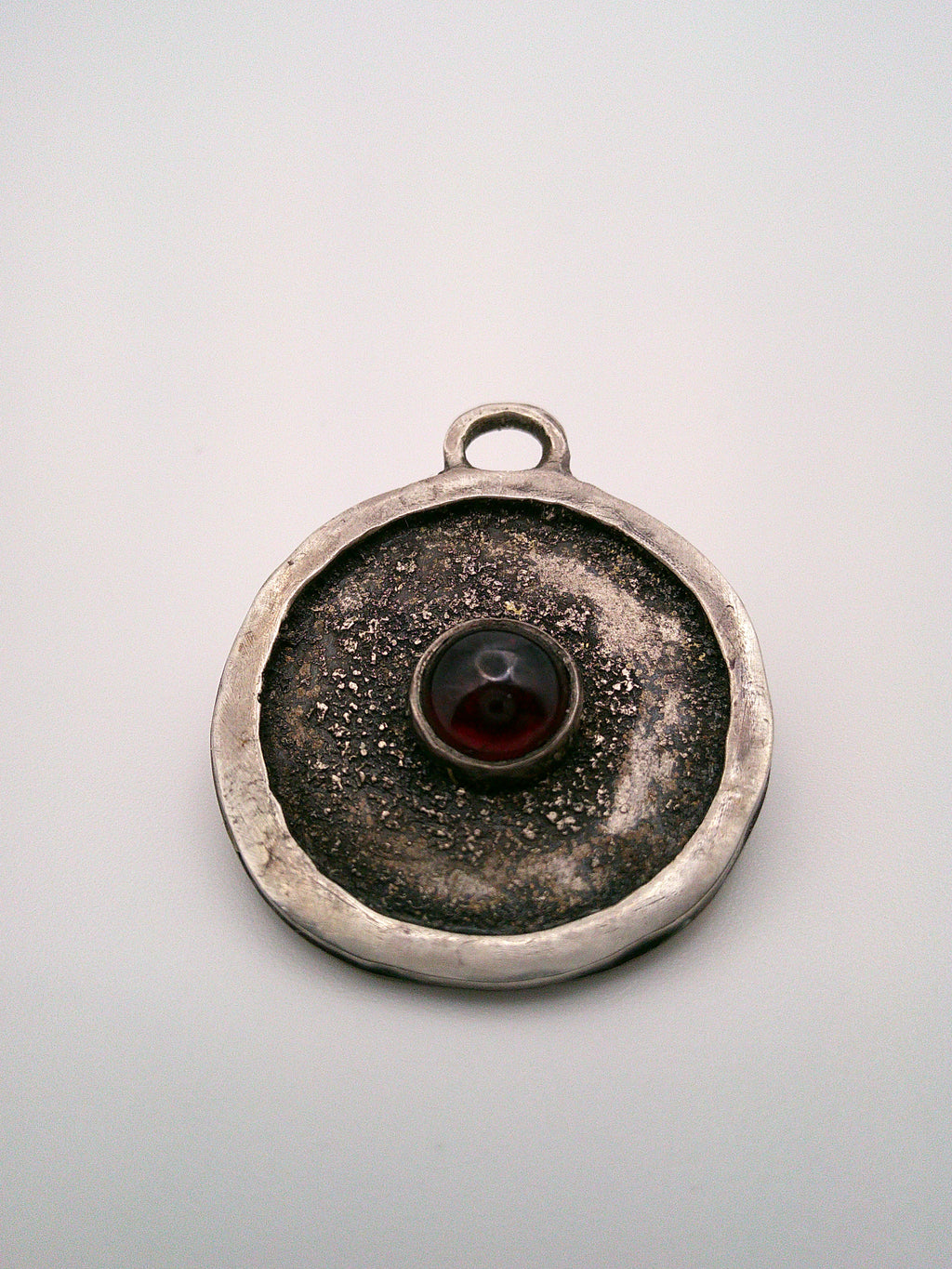 Medallion Pendent Tarnished powder Garnet