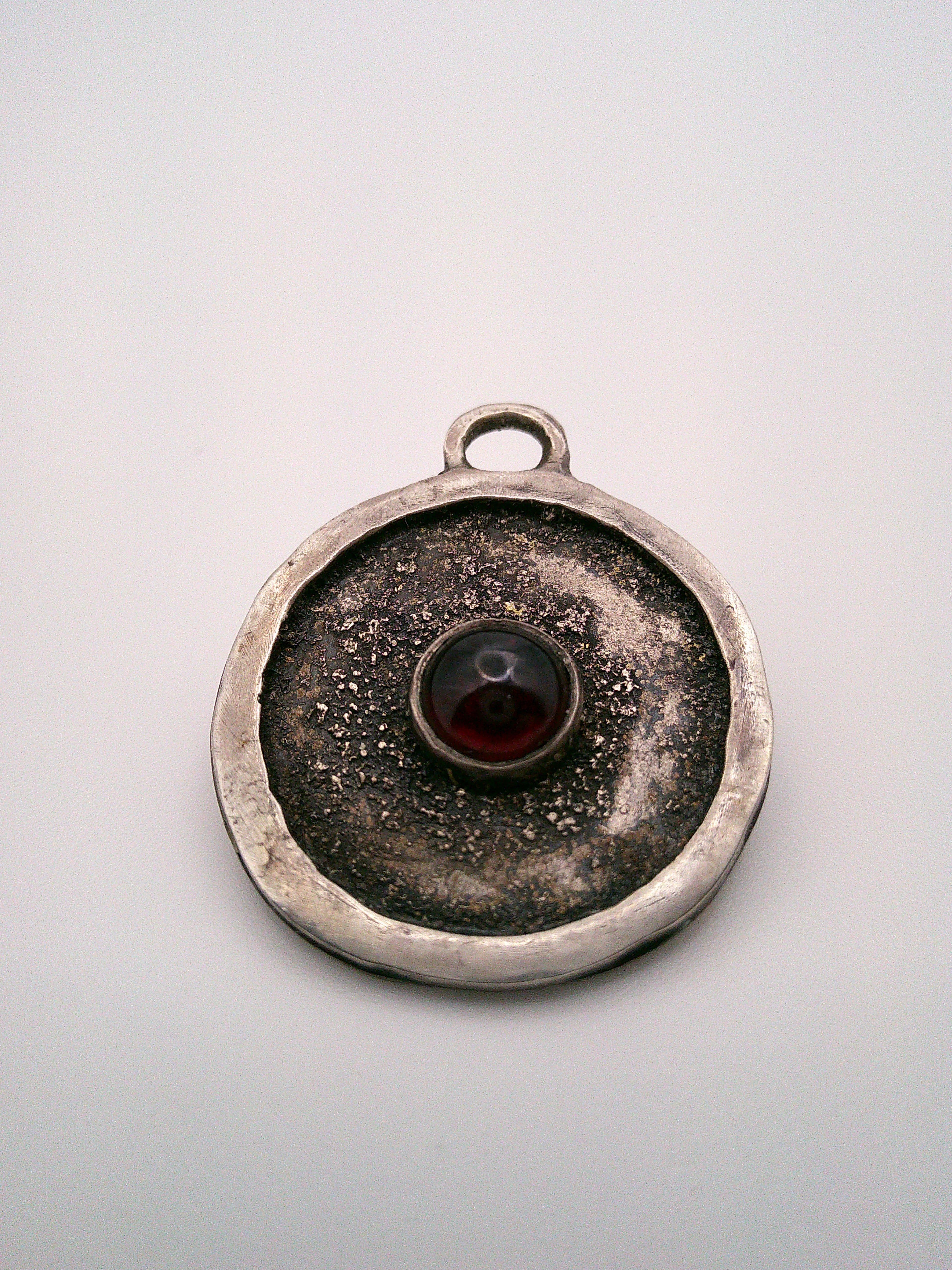 Medallion Pendent Tarnished powder Garnet
